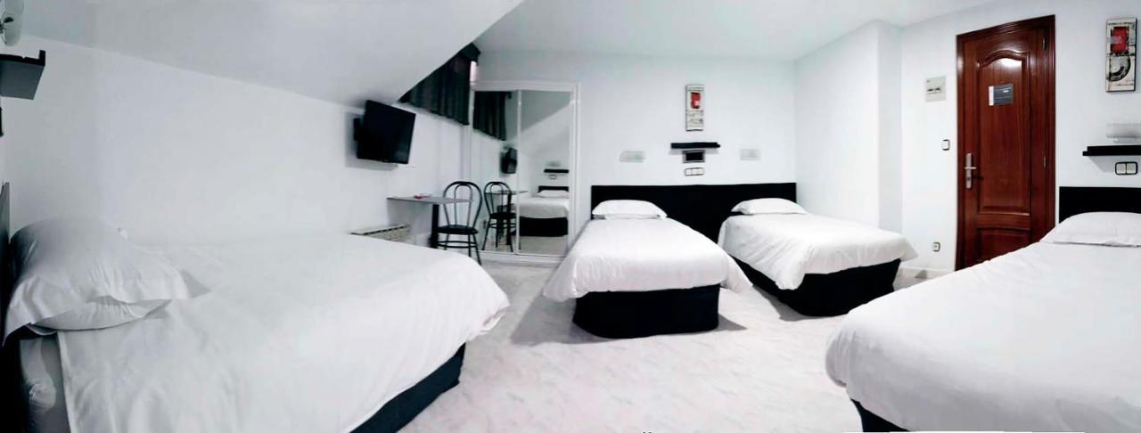 Hostal Lady Ana Maria Collado Villalba Εξωτερικό φωτογραφία