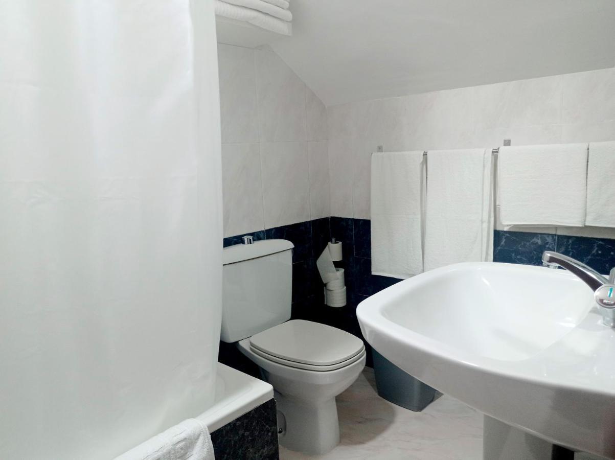 Hostal Lady Ana Maria Collado Villalba Δωμάτιο φωτογραφία