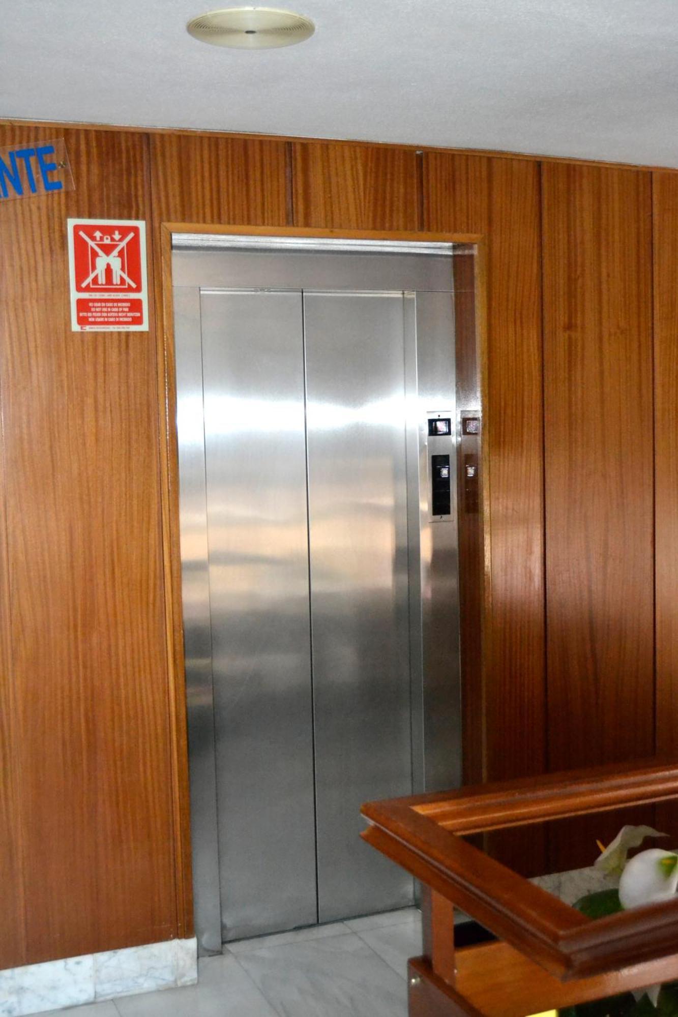 Hostal Lady Ana Maria Collado Villalba Εξωτερικό φωτογραφία