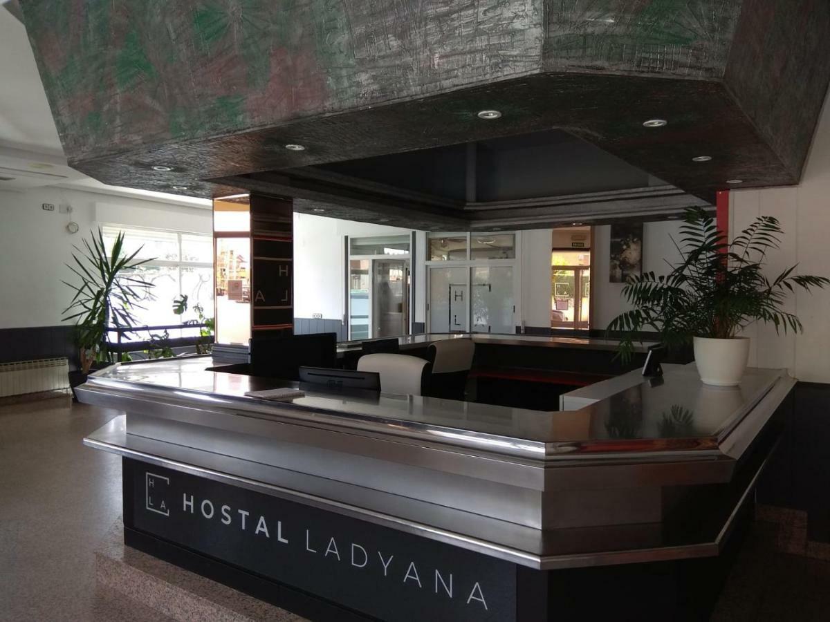 Hostal Lady Ana Maria Collado Villalba Εξωτερικό φωτογραφία
