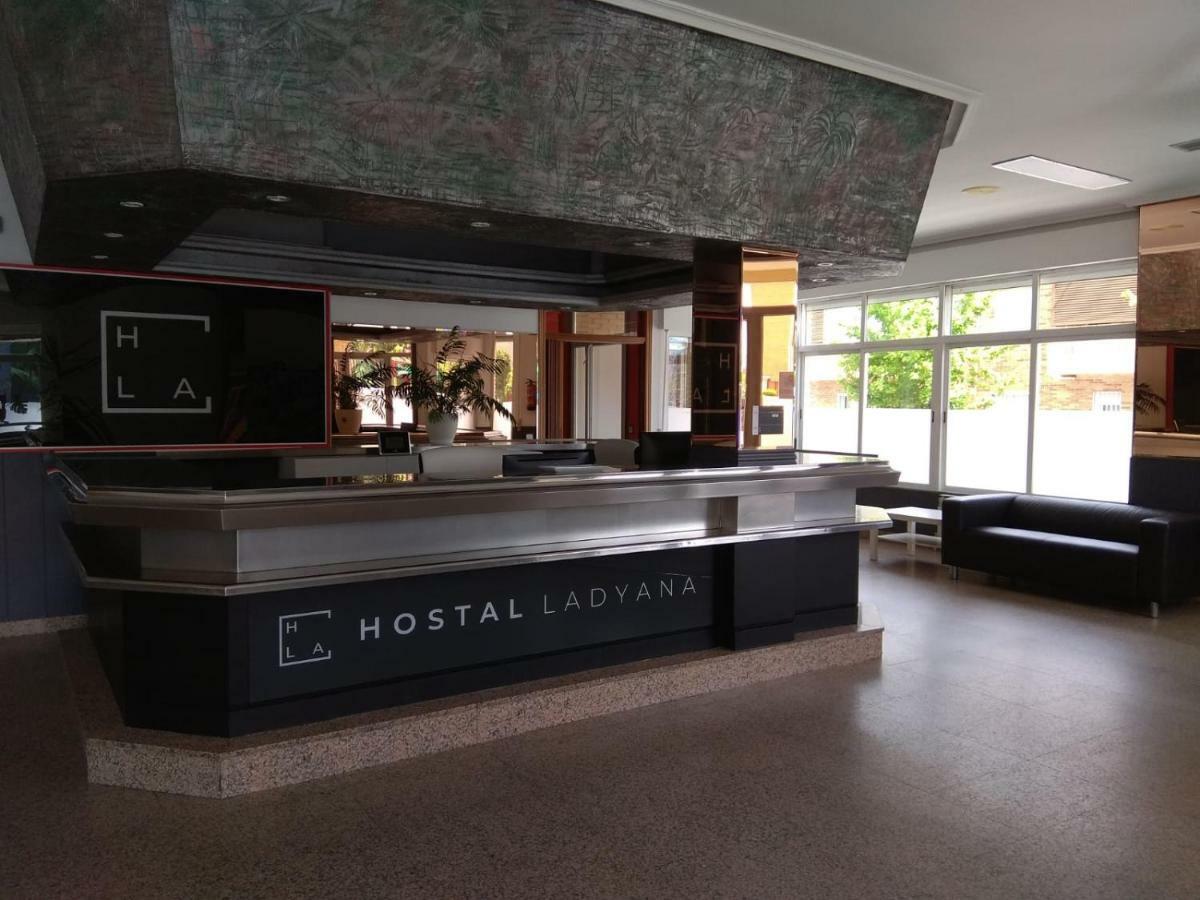Hostal Lady Ana Maria Collado Villalba Εξωτερικό φωτογραφία